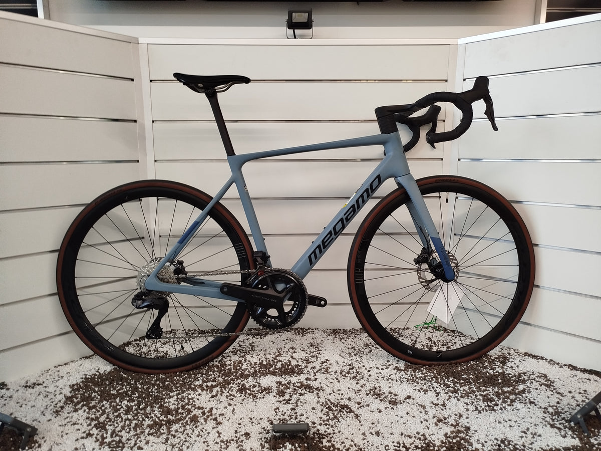 Gruppo Shimano Ultegra Di2 12 velocità su Megamo Raise 05