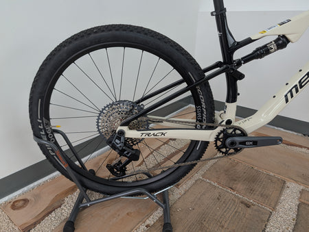 Megamo Track AXS 03 con trasmissione SRAM GX Eagle AXS, dettaglio cambio e guarnitura
