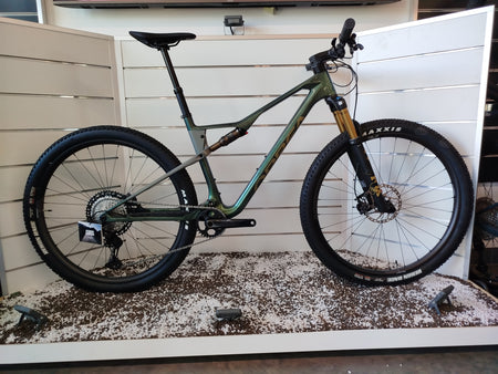 Orbea Oiz M10 AXS taglia M, mountain bike XC full suspension in carbonio con cambio elettronico SRAM AXS e ruote da 29 pollici