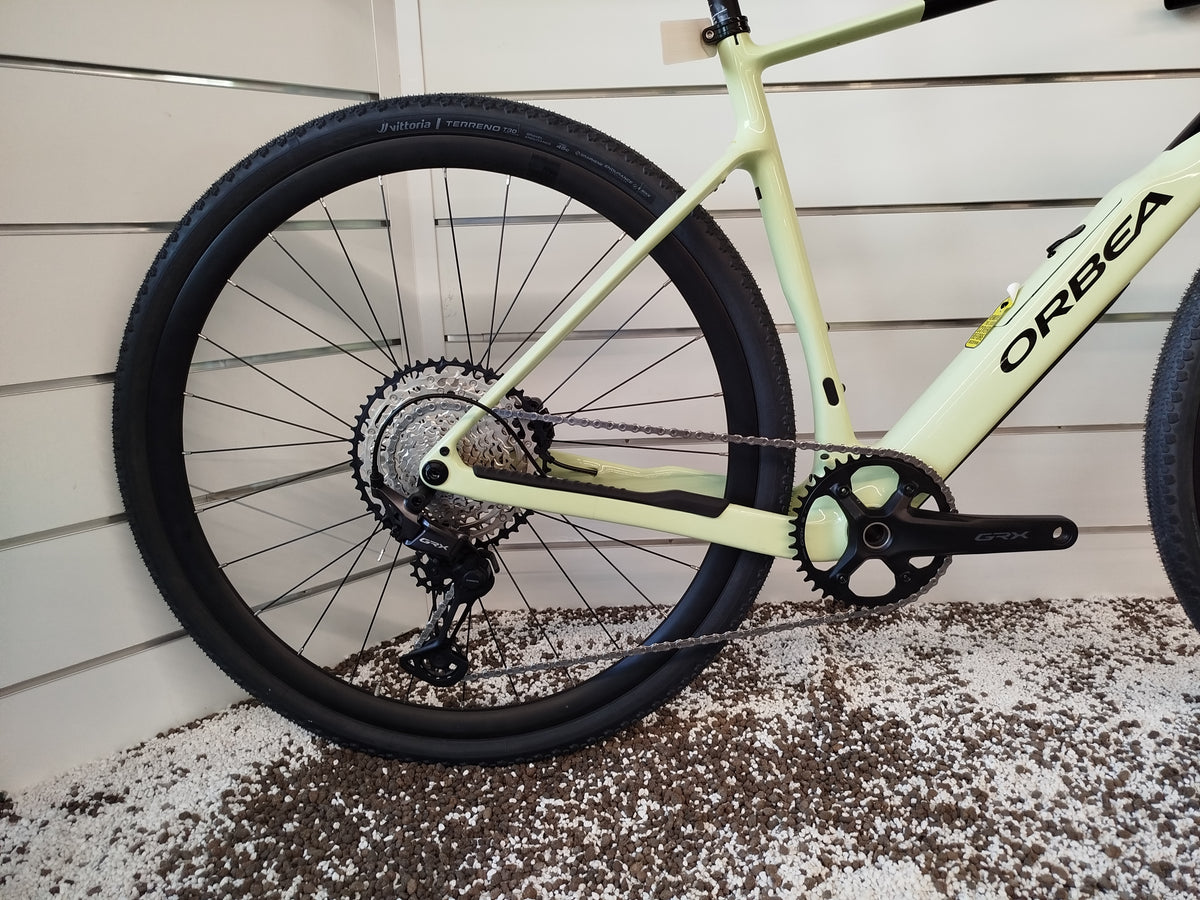 Ruota con copertone gravel ] montata su Orbea Terra M30 Team