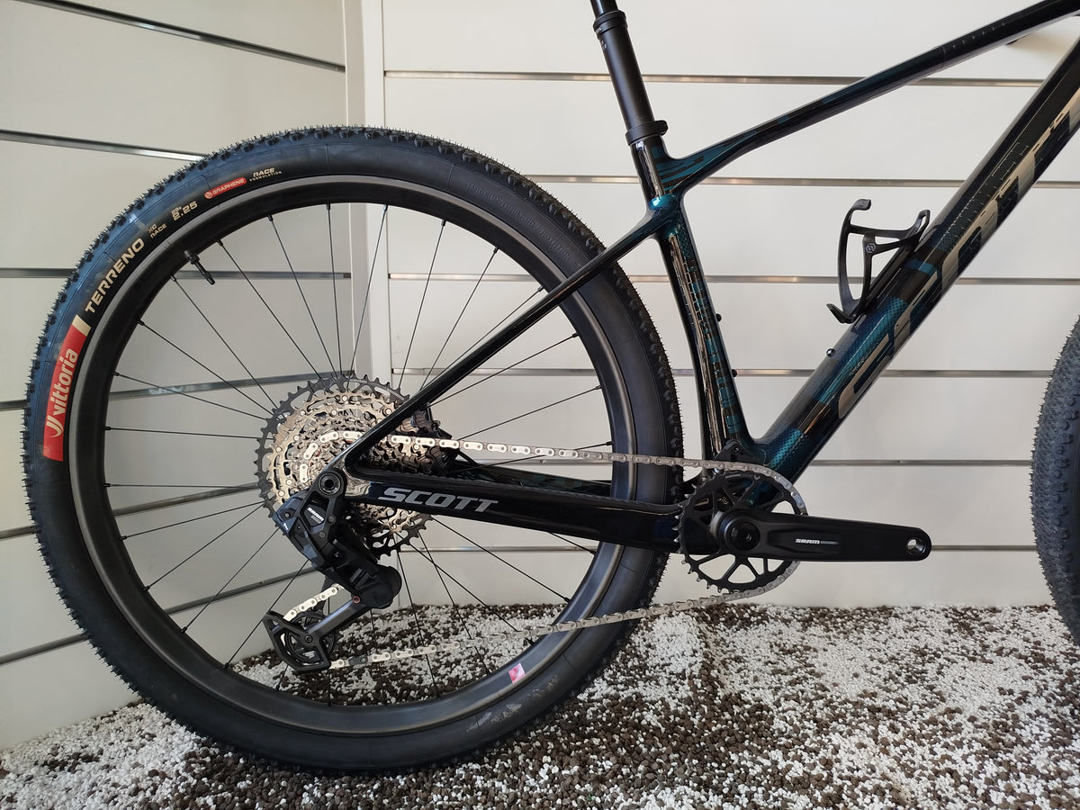 Ruota posteriore Fulcrum Red Zone Carbon e cassetta SRAM della Scott Scale RC Team