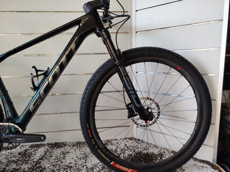 Ruota anteriore Fulcrum Red Zone Carbon su Scott Scale RC Team con freno a disco