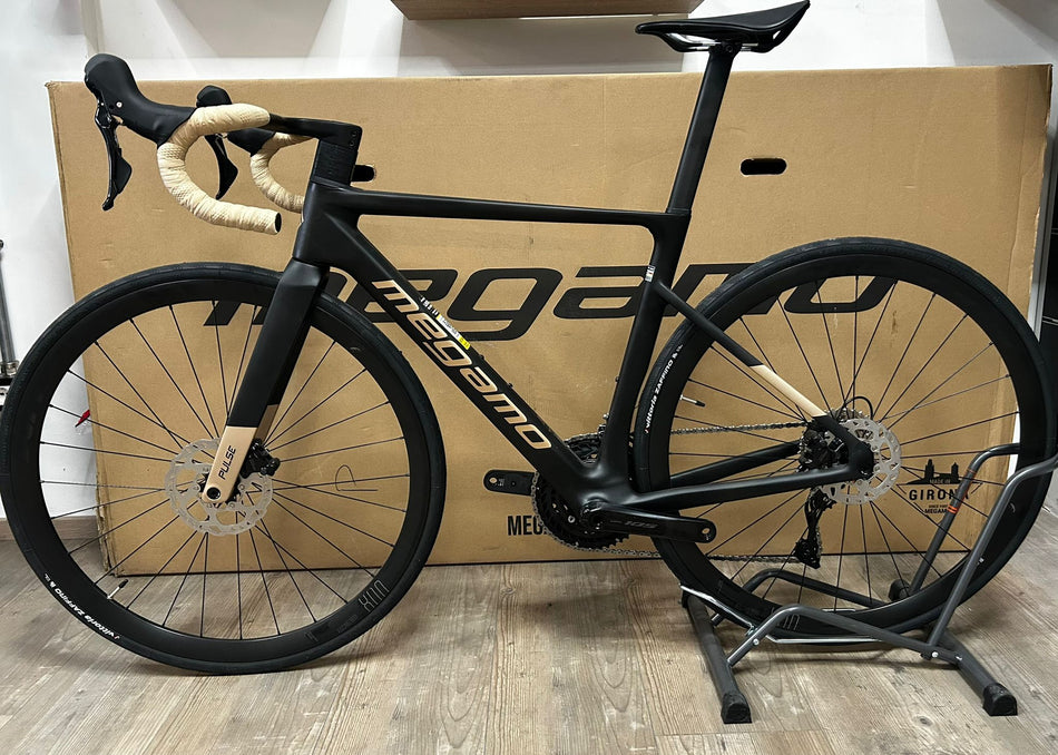 Bicicletta Strada Megamo Pulse 20 (2025) – La Bici da Strada Aero in Carbonio per Velocisti