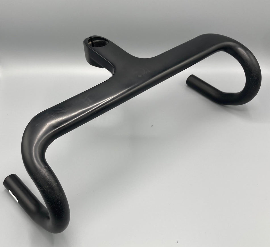 Manubrio strada carbonio Cockpit Integrato Megamo Carbon Road (Modello 2025/Usato - Ottime condizioni) – Design Aerodinamico e Integrazione Totale
