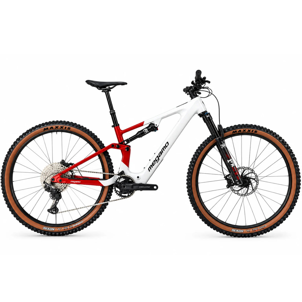 E-MTB biammortizzata Megamo Reason AL 07 nella colorazione White Red (bianco e rosso). Il telaio in alluminio idroformato mostra una sfumatura dal bianco anteriore al rosso bordeaux posteriore. In evidenza il motore DJI Avinox, la batteria integrata, la forcella Fox e le ruote da 29 pollici per e-mountain bike